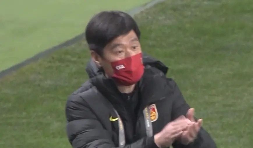 本片改编自唐纳;雷;波拉克的得奖小说，故事紧张悬疑、情节复杂交错，参与演出的还有比尔;斯卡斯加德等
